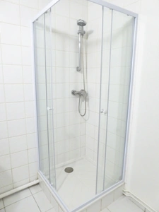 Studio en RDC avec parking BRUYERES LE CHATEL (91)