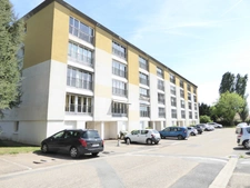 Studio en RDC avec parking BRUYERES LE CHATEL (91)
