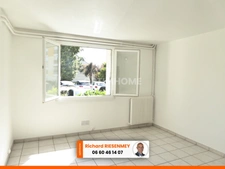 Studio en RDC avec parking BRUYERES LE CHATEL (91)