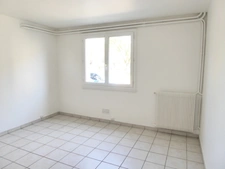 Studio en RDC avec parking BRUYERES LE CHATEL (91)
