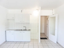 Studio en RDC avec parking BRUYERES LE CHATEL (91)
