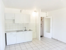 Studio en RDC avec parking BRUYERES LE CHATEL (91)