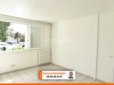 Studio en RDC avec parking BRUYERES LE CHATEL (91)