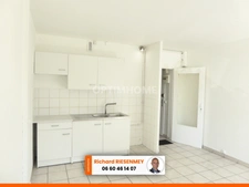 Studio en RDC avec parking BRUYERES LE CHATEL (91)