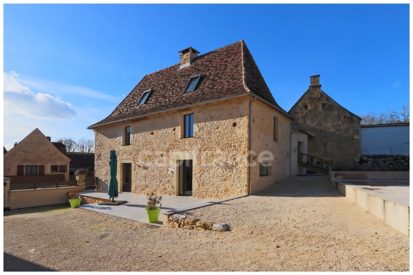Maison de bourg avec piscine et jacuzzi – Saint-Martial-de-Nabirat (24250)