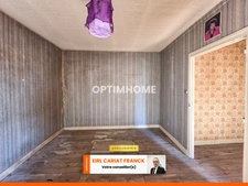 MAISON EN PIERRE DE SEMI PLAIN-PIED DE 86 M2, L’ENSEMBLE SUR 4560 M² DE TERRAIN CLOS AVEC DES DÉPENDANCES >