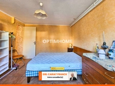 MAISON SEMI PLAIN-PIED SUR 170 M², L’ENSEMBLE SUR 704 M² DE TERRAIN CLOS