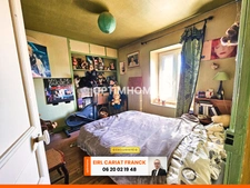 MAISON DOUBLE AVEC DES LOCATAIRES ET DES DÉPENDANCES, L’ENSEMBLE SUR 3249 M² DE TERRAIN CLOS :