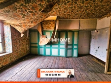 IMMEUBLE AVEC CHAMBRE SUR 206 M² ET UN LOCAL COMMERCIAL DE 97 M², L’ENSEMBLE SUR 353 M² DE TERRAIN :