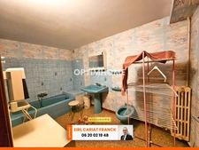 MAISON DOUBLE AVEC DES LOCATAIRES ET DES DÉPENDANCES, L’ENSEMBLE SUR 3249 M² DE TERRAIN CLOS :