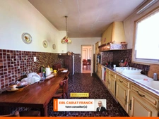 MAISON DE 200 M² AVEC DÉPENDANCES, L’ENSEMBLE SUR 1630 M² DE TERRAIN CLOS :