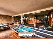 IMMEUBLE AVEC CHAMBRE SUR 206 M² ET UN LOCAL COMMERCIAL DE 97 M², L’ENSEMBLE SUR 353 M² DE TERRAIN :