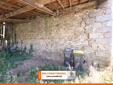 MAISON EN PIERRE DE 116 M2 SUR ÉTAGE, L’ENSEMBLE SUR 1744 M² DE TERRAIN CLOS AVEC DES DÉPENDANCES :