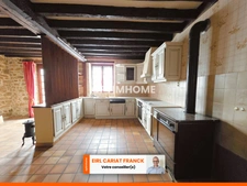 MAISON EN PIERRE DE 188 M2 SUR ÉTAGE, L’ENSEMBLE SUR 570 M² DE TERRAIN CLOS AVEC DES DÉPENDANCES >