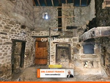 GRANGE AVEC ANCIENNE MAISON A RENOVER SUR DE 131.9 M² AVEC TERRAIN SUR 410 M² DE TERRAIN CLOS :