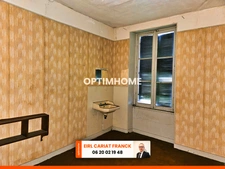 IMMEUBLE AVEC CHAMBRE SUR 206 M² ET UN LOCAL COMMERCIAL DE 97 M², L’ENSEMBLE SUR 353 M² DE TERRAIN :