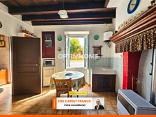 MAISON EN PIERRE DE 60 M², SUR 1629 M² DE TERRAIN AVEC DÉPENDANCES
