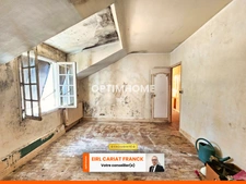 MAISON AVEC ÉTAGE DE 115 M², L’ENSEMBLE SUR 1017 M² DE TERRAIN CLOS ET DEPENDANCE DE 100 M².