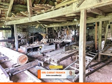 SCIERIE ET MAISON SUR 106 M², L’ENSEMBLE SUR 25000 M² DE TERRAIN AVEC GRANGES ET ANNEXES >