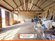 MAISON EN PIERRE DE 116 M2 SUR ÉTAGE, L’ENSEMBLE SUR 1744 M² DE TERRAIN CLOS AVEC DES DÉPENDANCES :
