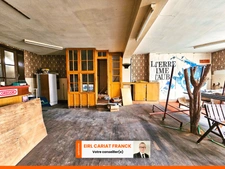 IMMEUBLE AVEC CHAMBRE SUR 206 M² ET UN LOCAL COMMERCIAL DE 97 M², L’ENSEMBLE SUR 353 M² DE TERRAIN :