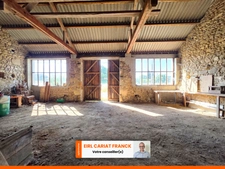 MAISON EN PIERRE DE 116 M2 SUR ÉTAGE, L’ENSEMBLE SUR 1744 M² DE TERRAIN CLOS AVEC DES DÉPENDANCES :