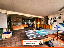 IMMEUBLE AVEC CHAMBRE SUR 206 M² ET UN LOCAL COMMERCIAL DE 97 M², L’ENSEMBLE SUR 353 M² DE TERRAIN :