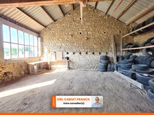 MAISON EN PIERRE DE 116 M2 SUR ÉTAGE, L’ENSEMBLE SUR 1744 M² DE TERRAIN CLOS AVEC DES DÉPENDANCES :