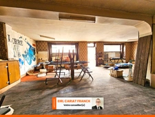 IMMEUBLE AVEC CHAMBRE SUR 206 M² ET UN LOCAL COMMERCIAL DE 97 M², L’ENSEMBLE SUR 353 M² DE TERRAIN :