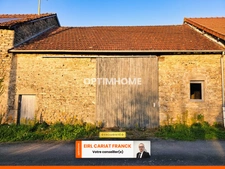 GRANGE AVEC ANCIENNE MAISON A RENOVER SUR DE 131.9 M² AVEC TERRAIN SUR 410 M² DE TERRAIN CLOS :