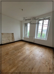 Bâtisse pierre de 11 pièces VILLEGOUGE (33)