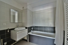 Saint-André-lez-Lille (Quartier Ouest) – T2 de 47 m² avec balcon, ascenseur et parking privatif
