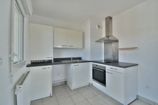 Saint-André-lez-Lille (Quartier Ouest) – T2 de 47 m² avec balcon, ascenseur et parking privatif