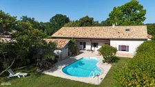 Maison familiale rénovée avec piscine, 4 chambres, dépendances et terrain sans vis-à-vis