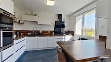 Maison familiale rénovée – 5 chambres – Jardin avec plan d’eau – Secteur Vonnas