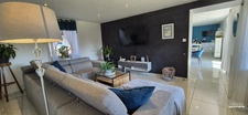 Maison rénovée avec charme et volumes – Vie de village et confort moderne