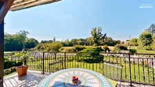 Séjour lumineux, 4 chambres, piscine et jardin arboré : une maison prête à accueillir votre famille