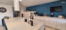 Maison rénovée avec charme et volumes – Vie de village et confort moderne