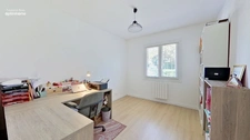Séjour lumineux, 4 chambres, piscine et jardin arboré : une maison prête à accueillir votre famille