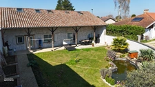 Maison rénovée avec charme et volumes – Vie de village et confort moderne