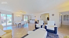 Maison familiale de 184 m² avec piscine et vue dégagée – Calme et confort