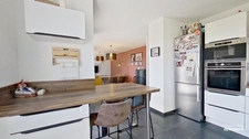 Maison familiale rénovée – 5 chambres – Jardin avec plan d’eau – Secteur Vonnas