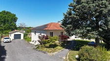 Maison familiale rénovée – 5 chambres – Jardin avec plan d’eau – Secteur Vonnas