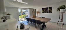 Maison rénovée avec charme et volumes – Vie de village et confort moderne