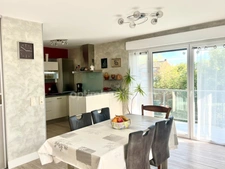 Appartement 74 m² avec garage, stationnement et balcon