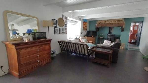 Maison à vendre 4 pièces PLEUVEN (29) centre bourg, jardin, vieux charme et confort moderne