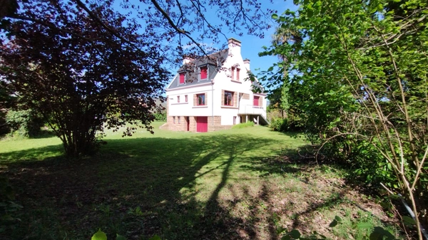 Maison à vendre 6 pièces bourg de COMBRIT (29) très grand terrain