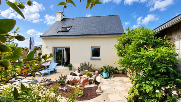 Maison à vendre 3 pièces GUILVINEC (29) en excellent état, au calme, beau jardin avec extension possible 