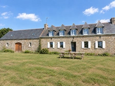 Maison à vendre 6 pièces COMBRIT (29) Corps de ferme et grand terrain