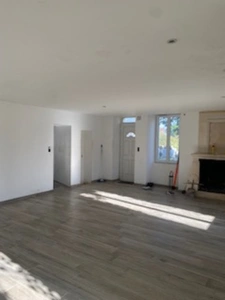 Belle maison en pierres, à finir de rénover, de 234 m2 habitables, 2 pigeonniers à rénover, hangar et dépendances 